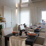 Oda ve Kahvaltı Gardacharme Desenzano del Garda